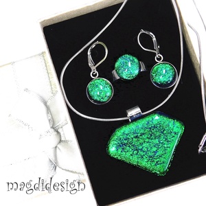 Csillogó smaragd üvegékszer szett, nyaklánc, gyűrű, kapcsos fülbevaló  - Meska.hu