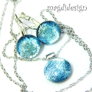 Csillogó ezüst-selyem dichroic üvegékszer szett nyaklánc, kapcsos fülbevaló  - Meska.hu