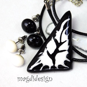 Csillogó fekete fehér üvegékszer szett nyaklánc stiftes fülbevaló 1 - ékszer - ékszerszett - Meska.hu