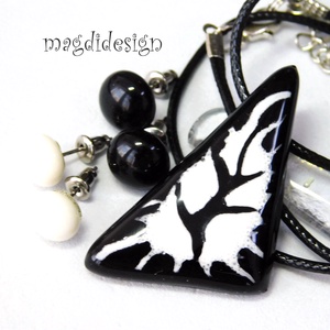 Csillogó fekete fehér üvegékszer szett nyaklánc stiftes fülbevaló 1 - ékszer - ékszerszett - Meska.hu