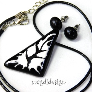 Csillogó fekete fehér üvegékszer szett nyaklánc stiftes fülbevaló 1 - Meska.hu