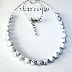 Fehér howlit ásvány nyaklánc, Ékszer, Nyaklánc, Bogyós nyaklánc, Ékszerkészítés, Gyöngyfűzés, gyöngyhímzés, MESKA