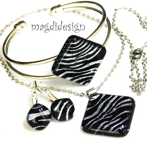 EXKLUZÍV Fekete ezüst zebra üvegékszer szett nyaklánc, karkötő, fülbevaló - Anyák napjára, ballgásra, Ékszer, Ékszerszett, Üvegművészet, Ékszerkészítés, Fekete, ezüst, mintás, dichroic ékszerüveg felhasználásával készült a medál, a karkótő és a kapcsos..., MESKA