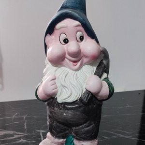 Vidám Manó csákánnyal - Meska.hu