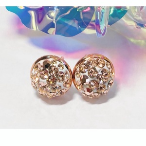 Nemesacél foglalatú Rosegold bedugós bőrbarát fülbevaló - Meska.hu