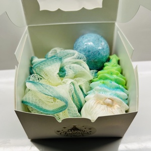 Karácsonyi én idő (me time) ajándék box illatos fürdőbombával és shea vajas szappannal ! - szépségápolás - szappan & fürdés - kézműves szappan - Meska.hu Karácsonyi én idő (me time) ajándék box illatos fürdőbombával és shea vajas szappannal ! - szépségápolás - szappan & fürdés - kézműves szappan - Meska.hu