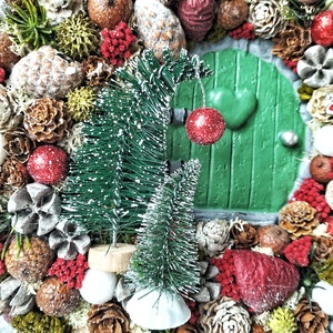 Grinch kopogtat  - karácsony - karácsonyi lakásdekoráció - karácsonyi ajtódíszek - Meska.hu