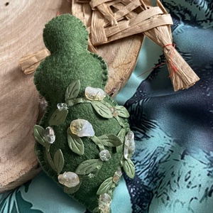 Istennő talizmán baba / Brigid baba, Otthon & Életmód, Dekoráció, Dísztárgy, Baba-és bábkészítés, Hímzés, MESKA