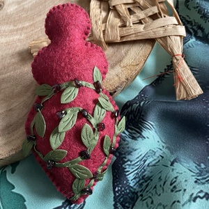 Istennő talizmán baba / Brigid baba, Otthon & Életmód, Dekoráció, Dísztárgy, Baba-és bábkészítés, Hímzés, MESKA