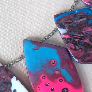 Szürreális kapcsolatok mokume gane polymer clay nyaklánc egyedi medálgyöngyökkel - ékszer - nyaklánc - medálos nyaklánc - Meska.hu