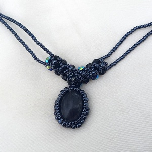 Éjkirálynő nyakéke egyszerű alkalmi nyaklánc, ametiszt kaboson gyöngyhímzéssel - ékszer - nyaklánc - cameo nyaklánc - Meska.hu