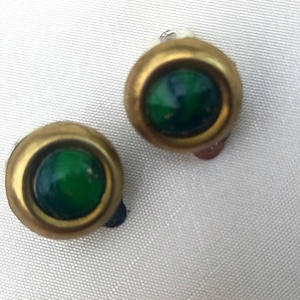 Malachit hatású réz foglalatos ékszergyurma klipsz 10 mm-es - ékszer - fülbevaló - klipsz - Meska.hu