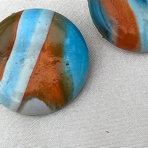 Beach márványos ékszergyurma klipsz korong 30 mm-es - ékszer - fülbevaló - klipsz - Meska.hu