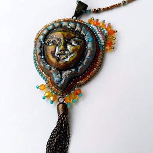 Goranga polymer clay Napmedál gyöngyhímzett medálos nyaklánc - ékszer - nyaklánc - medálos nyaklánc - Meska.hu