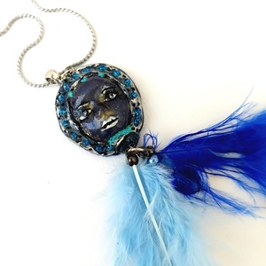 Éjkirálynő Karnevál medál ékszergyurmából marabutollal, félhosszú láncon, ajándék köszönőkártyával - ékszer - nyaklánc - medálos nyaklánc - Meska.hu