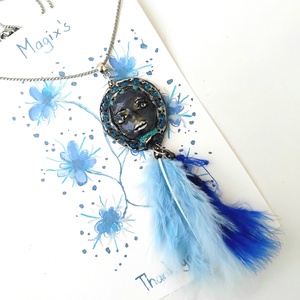 Éjkirálynő Karnevál medál ékszergyurmából marabutollal, félhosszú láncon, ajándék köszönőkártyával - ékszer - nyaklánc - medálos nyaklánc - Meska.hu