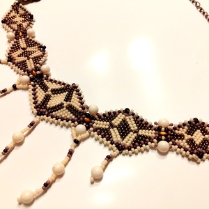 Datolya fűzött nyakpánt Swarovski igazgyöngyutánzattal, flitteres záródással - ékszer - nyaklánc - nyakpánt, gallér - Meska.hu