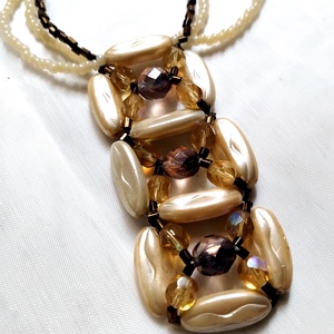 Pearl Lady nyaklánc gyöngyház formagyöngyökkel, hosszú - ékszer - nyaklánc - gyöngyös nyaklánc - Meska.hu