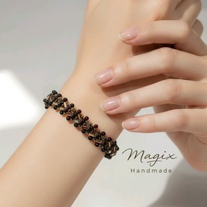 Fekete fenyő alkalmi karkötő formagyöngyökből - ékszer - karkötő - gyöngyös karkötő - Meska.hu