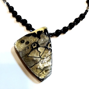 Ezüst pillanatok mokume gane polymer clay medálgyöngyös nyaklánc ónixgyöngyös láncon - ékszer - nyaklánc - medálos nyaklánc - Meska.hu