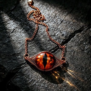 Valentine's Dragoneye réz és üveg medálos nyaklánc hosszú láncon, Ékszer, Nyaklánc, Medálos nyaklánc, Festett tárgyak, Ékszerkészítés, MESKA