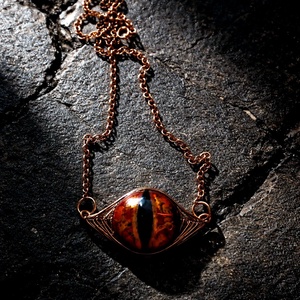 Valentine's Dragoneye réz és üveg medálos nyaklánc hosszú láncon - ékszer - nyaklánc - medálos nyaklánc - Meska.hu