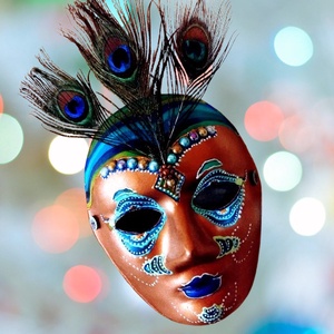 Velencei álarc "Pávaszem", kézzel festett papírmaszk, dísz, hordható, felnőtt, Ruha & Divat, Jelmez & Álarc, Álarc, Festett tárgyak, Az idei farsang számomra feltétlenül a velencei karnevál bűvöletében zajlik.
Papírmaszkot fújtam le..., MESKA