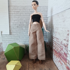 Bő szárú nadrág Barbie babára , Játék & Sport, Baba & babaház, Barbie ruhák, Varrás, Baba bő szárú nadrág Barbie méretű babára. 
Valódi svédzsebbel.
Hátul patenttal záródik.
Normál mér..., MESKA