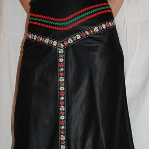 Fehérnép hímzett szoknya -  - Meska.hu