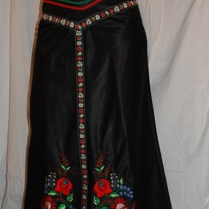 Fehérnép hímzett szoknya -  - Meska.hu