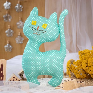 Pöttyös álló textil cica  kézműves puha gyerekjáték és dekoráció, hímzett arccal, 26cm, Játék & Sport, Plüssállat & Játékfigura, Cica, Varrás, Hímzés, MESKA