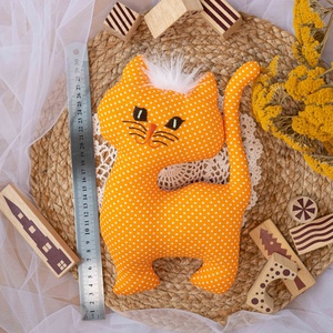 Pöttyös álló textil cica  kézműves puha gyerekjáték és dekoráció, hímzett arccal, 26cm - játék & sport - plüssállat & játékfigura - cica - Meska.hu