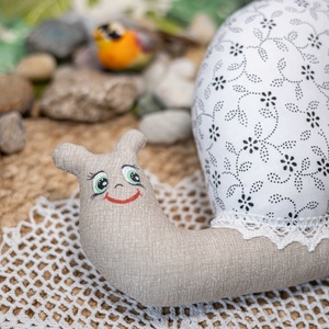 Virágmintás textil csiga  kézműves puha dekoráció és gyerekjáték, festett arccal, 28cm - játék & sport - plüssállat & játékfigura - csiga - Meska.hu