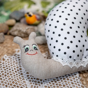 Pöttyös textil csiga  kézműves puha dekoráció és gyerekjáték, festett arccal, 28cm - játék & sport - plüssállat & játékfigura - csiga - Meska.hu