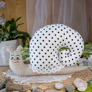 Pöttyös textil csiga  kézműves puha dekoráció és gyerekjáték, festett arccal, 28cm, Játék & Sport, Plüssállat & Játékfigura, Csiga, Varrás, Festészet, MESKA