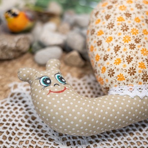Virágmintás textil csiga  kézműves puha dekoráció és gyerekjáték, festett arccal, 28cm - játék & sport - plüssállat & játékfigura - csiga - Meska.hu