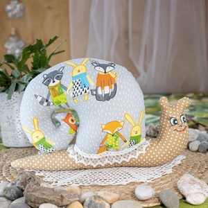 Állat figurás textil csiga  kézműves puha dekoráció és gyerekjáték, festett arccal, 28cm, Játék & Sport, Plüssállat & Játékfigura, Csiga, Varrás, Festészet, MESKA