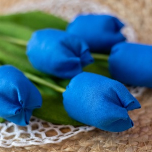 Textil tulipáncsokor  5 szál kézzel készült pamutvászon virág, tartós lakásdekoráció és ajándék - otthon & életmód - dekoráció - virágdísz és tartó - csokor & virágdísz - Meska.hu