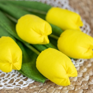 Textil tulipáncsokor  5 szál kézzel készült pamutvászon virág, tartós lakásdekoráció és ajándék - otthon & életmód - dekoráció - virágdísz és tartó - csokor & virágdísz - Meska.hu