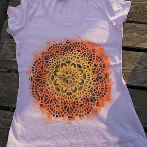 Optimizmus - Mandala mintás,kézzel festett, rövid ujjú egyedi póló, 38(M) - ruha & divat - női ruha - póló, felső - Meska.hu