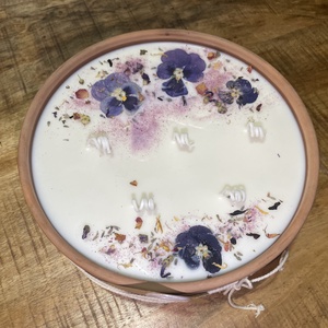 Gyertya virágszirommal díszítve - otthon & életmód - gyertya, illat, aroma - gyertya - Meska.hu