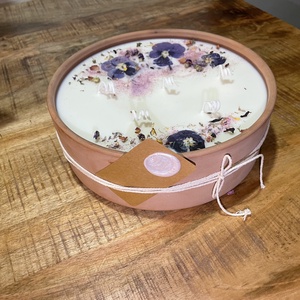 Gyertya virágszirommal díszítve - otthon & életmód - gyertya, illat, aroma - gyertya - Meska.hu