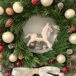 Karácsonyi ajtódísz, kopogtató hintalóval - karácsony - karácsonyi lakásdekoráció - karácsonyi ajtódíszek - Meska.hu