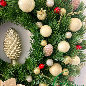 Krém-arany karácsonyi kopogtató, ajtódísz - karácsony - karácsonyi lakásdekoráció - karácsonyi ajtódíszek - Meska.hu