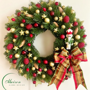 Diótörővel díszített ajtódísz, kopogtató - Meska.hu