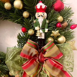 Diótörővel díszített ajtódísz, kopogtató - karácsony - karácsonyi lakásdekoráció - karácsonyi ajtódíszek - Meska.hu