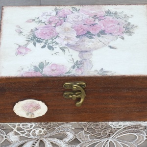 Vintage  díszdoboz, Otthon & Életmód, Dekoráció, Asztal és polc dekoráció, Díszdoboz, Decoupage, transzfer és szalvétatechnika, Festett tárgyak, MESKA