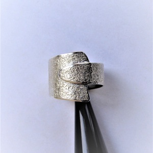 Kacskaringós mintákkal díszített ezüst gyűrű, Ékszer, Gyűrű, Kerek gyűrű, Ékszerkészítés, Ötvös, MESKA