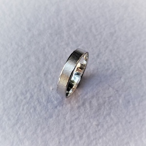 Apró kockákkal bordázott ezüst gyűrű (55-ös), Ékszer, Gyűrű, Kerek gyűrű, Ötvös, Ékszerkészítés, MESKA