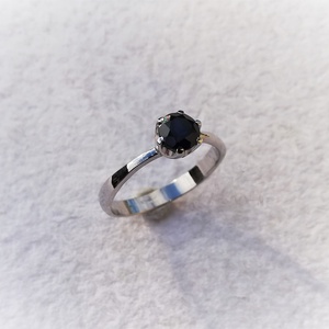 Sötétkék kővel díszített ezüst gyűrű (53-as) - valami kék, Ékszer, Gyűrű, Szoliter gyűrű, Ötvös, Ékszerkészítés, MESKA